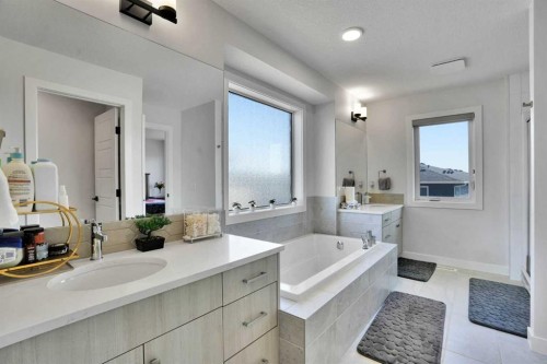 45 Dawson Gardens, Chestermere, AB - Indoor Photo Showing Bathroom