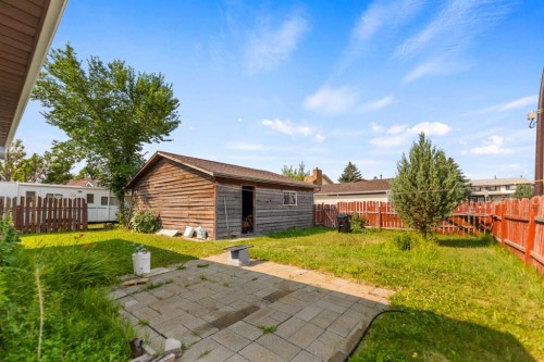 6772 Temple Drive Ne, Calgary, AB - Outdoor