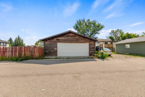 6772 Temple Drive Ne, Calgary, AB - Outdoor