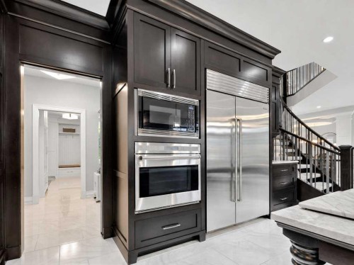 123 Aspen Summit Heath Sw, Calgary, AB - Indoor Photo Showing Kitchen