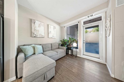 105-2231 Mahogany Boulevard Se, Calgary, AB - Indoor Photo Showing Living Room