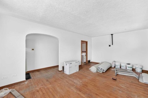 1701 32 Street Sw, Calgary, AB - Indoor Photo Showing Bedroom