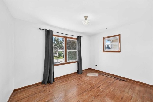 1701 32 Street Sw, Calgary, AB - Indoor Photo Showing Other Room