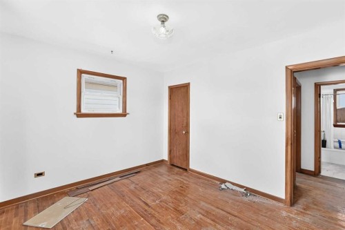 1701 32 Street Sw, Calgary, AB - Indoor Photo Showing Other Room