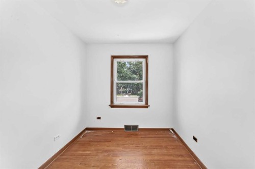 1701 32 Street Sw, Calgary, AB - Indoor Photo Showing Other Room