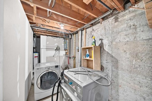 1701 32 Street Sw, Calgary, AB - Indoor Photo Showing Laundry Room
