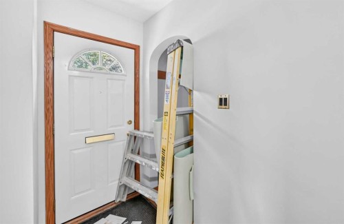 1701 32 Street Sw, Calgary, AB - Indoor Photo Showing Other Room