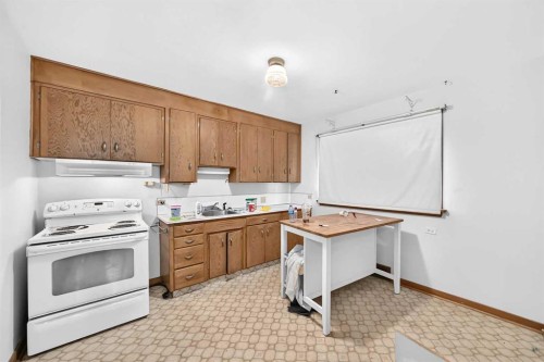 1701 32 Street Sw, Calgary, AB - Indoor Photo Showing Kitchen With Double Sink