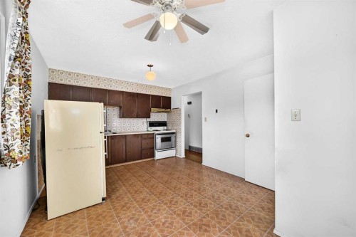 3238 32A Street Se, Calgary, AB - Indoor Photo Showing Kitchen