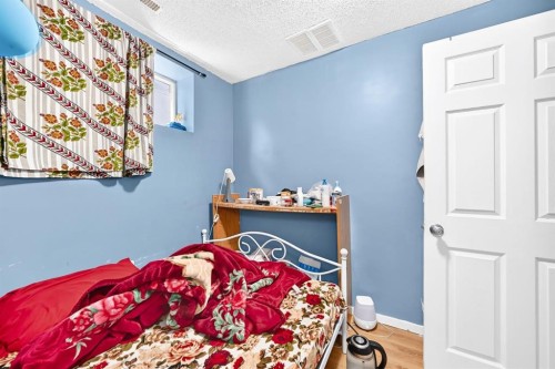 308 Taracove Estate Drive Ne, Calgary, AB - Indoor Photo Showing Bedroom