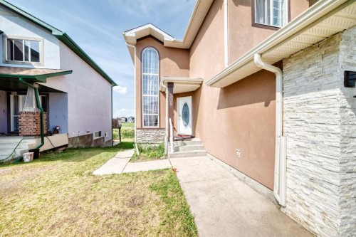 308 Taracove Estate Drive Ne, Calgary, AB - Outdoor