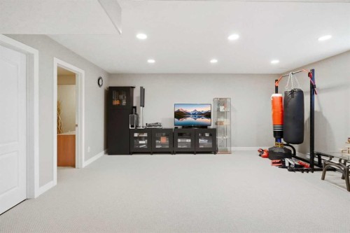 242 Tusslewood Grove Nw, Calgary, AB - Indoor