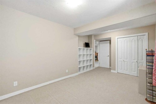 242 Tusslewood Grove Nw, Calgary, AB - Indoor Photo Showing Other Room