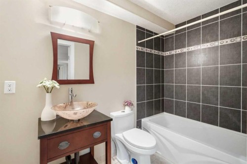 242 Tusslewood Grove Nw, Calgary, AB - Indoor Photo Showing Bathroom