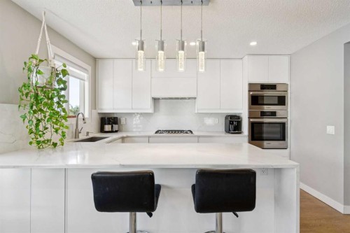 1208 Ranchlands Boulevard Nw, Calgary, AB - Indoor Photo Showing Kitchen With Upgraded Kitchen