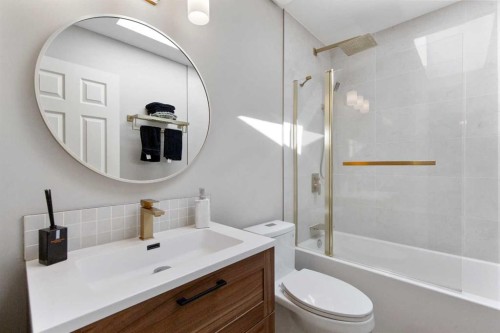 1208 Ranchlands Boulevard Nw, Calgary, AB - Indoor Photo Showing Bathroom