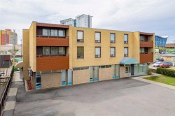 1-10-1133 17 Avenue Calgary, AB T2M 0P7