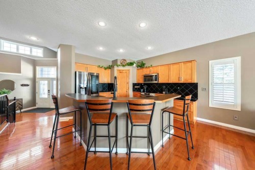 418 Bridlecreek Green Sw, Calgary, AB - Indoor Photo Showing Kitchen