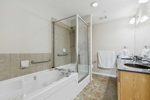 705-1726 14 Avenue Nw, Calgary, AB - Indoor Photo Showing Bathroom