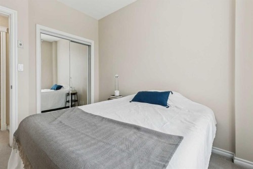 705-1726 14 Avenue Nw, Calgary, AB - Indoor Photo Showing Bedroom