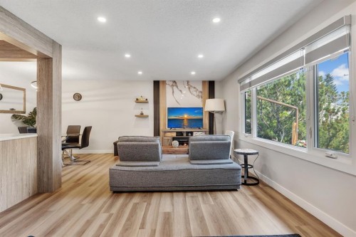 8031 Huntwick Hill Ne, Calgary, AB - Indoor