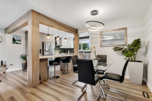 8031 Huntwick Hill Ne, Calgary, AB - Indoor Photo Showing Dining Room