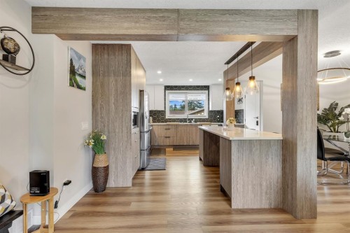 8031 Huntwick Hill Ne, Calgary, AB - Indoor Photo Showing Kitchen