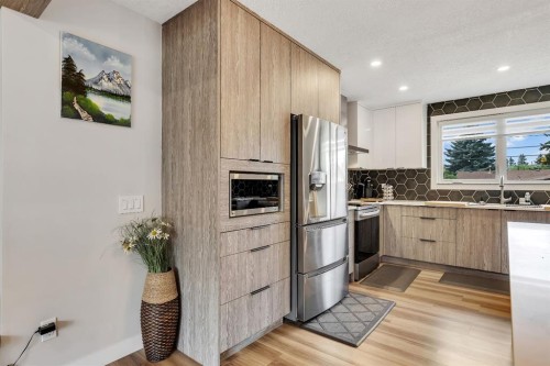 8031 Huntwick Hill Ne, Calgary, AB - Indoor Photo Showing Kitchen