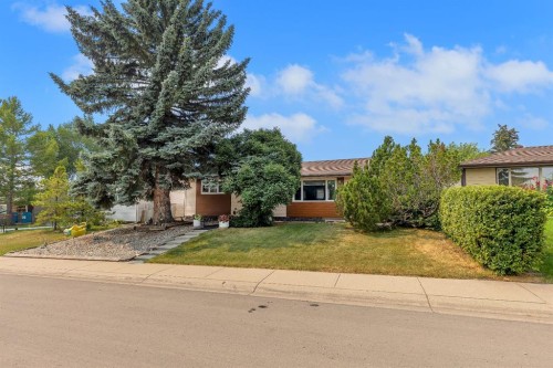8031 Huntwick Hill Ne, Calgary, AB - Outdoor