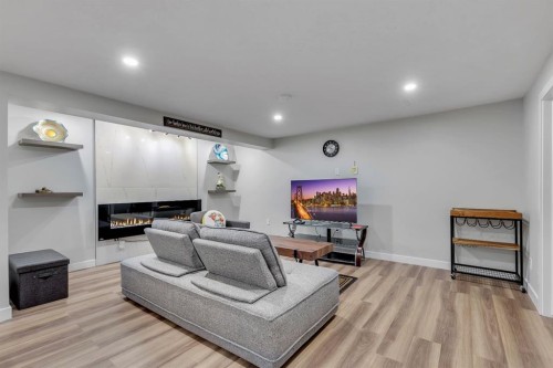8031 Huntwick Hill Ne, Calgary, AB - Indoor