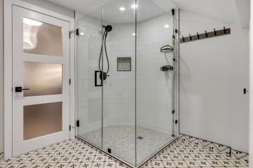 8031 Huntwick Hill Ne, Calgary, AB - Indoor Photo Showing Bathroom