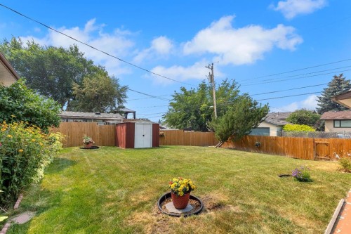 8031 Huntwick Hill Ne, Calgary, AB - Outdoor