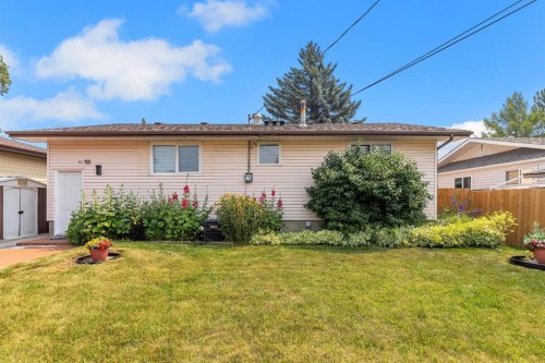 8031 Huntwick Hill Ne, Calgary, AB - Outdoor