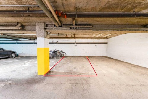 31-821 3 Avenue Sw, Calgary, AB - Indoor Photo Showing Garage