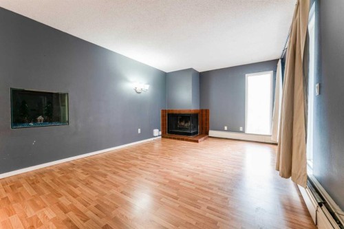 31-821 3 Avenue Sw, Calgary, AB - Indoor Photo Showing Living Room With Fireplace