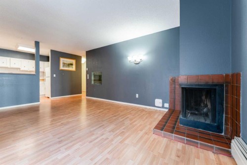 31-821 3 Avenue Sw, Calgary, AB - Indoor Photo Showing Living Room With Fireplace