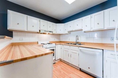 31-821 3 Avenue Sw, Calgary, AB - Indoor Photo Showing Kitchen With Double Sink