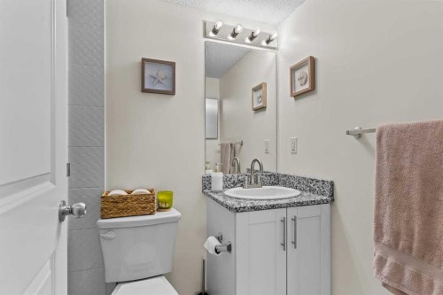 2201-81 Legacy Boulevard Se, Calgary, AB - Indoor Photo Showing Bathroom