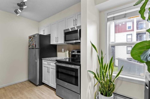 2201-81 Legacy Boulevard Se, Calgary, AB - Indoor Photo Showing Kitchen