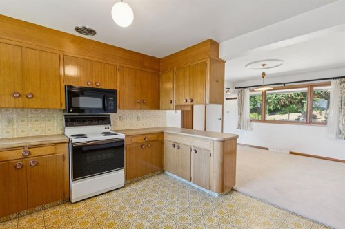1731 12 Avenue Nw, Calgary, AB - Indoor Photo Showing Kitchen