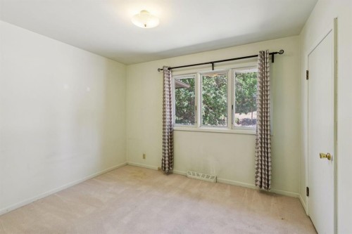 1731 12 Avenue Nw, Calgary, AB - Indoor Photo Showing Other Room