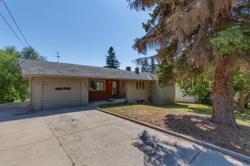 1731 12 Avenue Nw, Calgary, AB - Outdoor