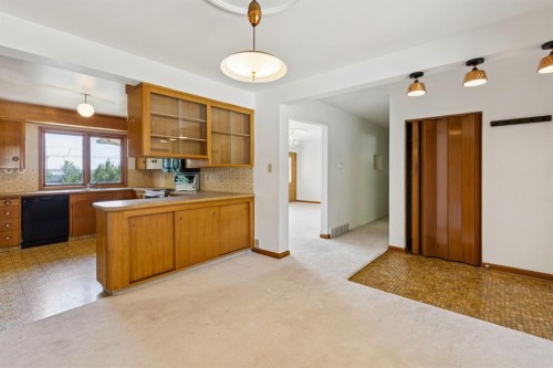 1731 12 Avenue Nw, Calgary, AB - Indoor Photo Showing Kitchen