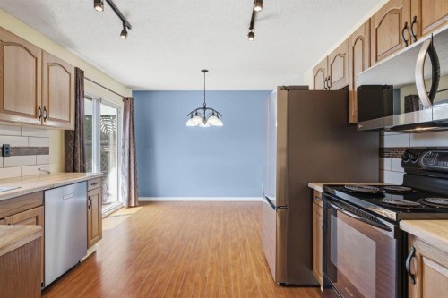 160 Marbrooke Circle Ne, Calgary, AB - Indoor Photo Showing Kitchen
