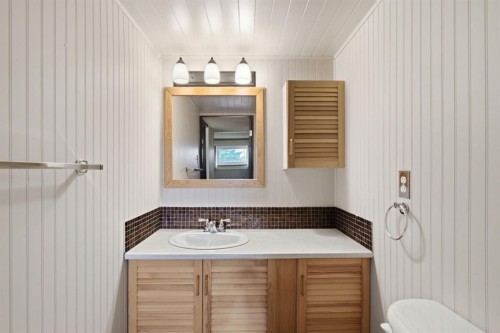 160 Marbrooke Circle Ne, Calgary, AB - Indoor Photo Showing Bathroom