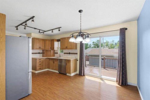 160 Marbrooke Circle Ne, Calgary, AB - Indoor Photo Showing Kitchen