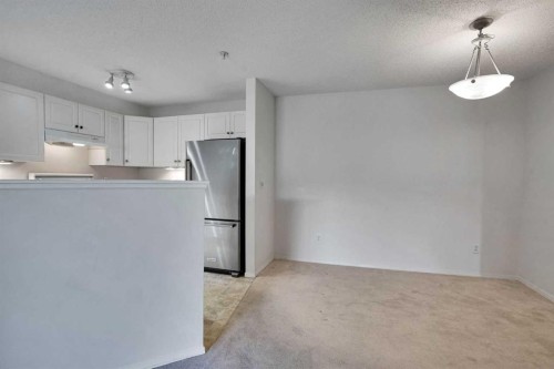 219-4000 Citadel Meadow Point Nw, Calgary, AB - Indoor Photo Showing Kitchen