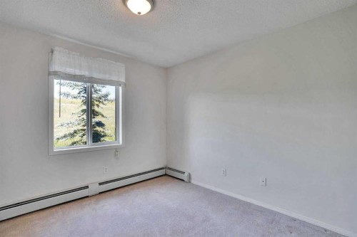 219-4000 Citadel Meadow Point Nw, Calgary, AB - Indoor Photo Showing Other Room