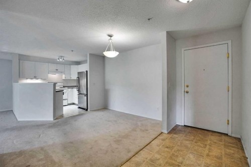 219-4000 Citadel Meadow Point Nw, Calgary, AB - Indoor Photo Showing Kitchen