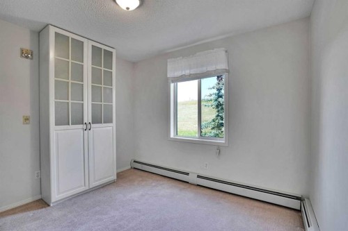 219-4000 Citadel Meadow Point Nw, Calgary, AB - Indoor Photo Showing Other Room